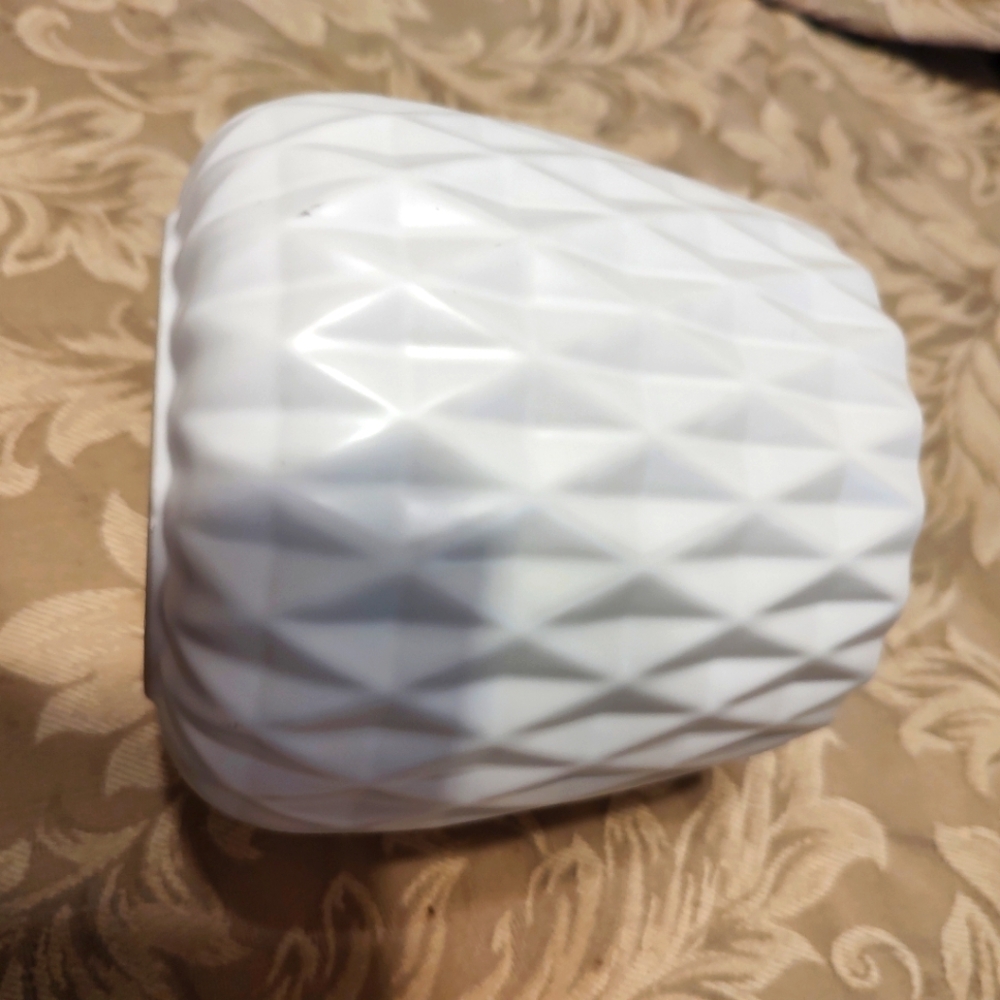 ▪️🦢▪️Modern Minimalist White Ceramic Geometric Prism Planter - Picture 7 of 13